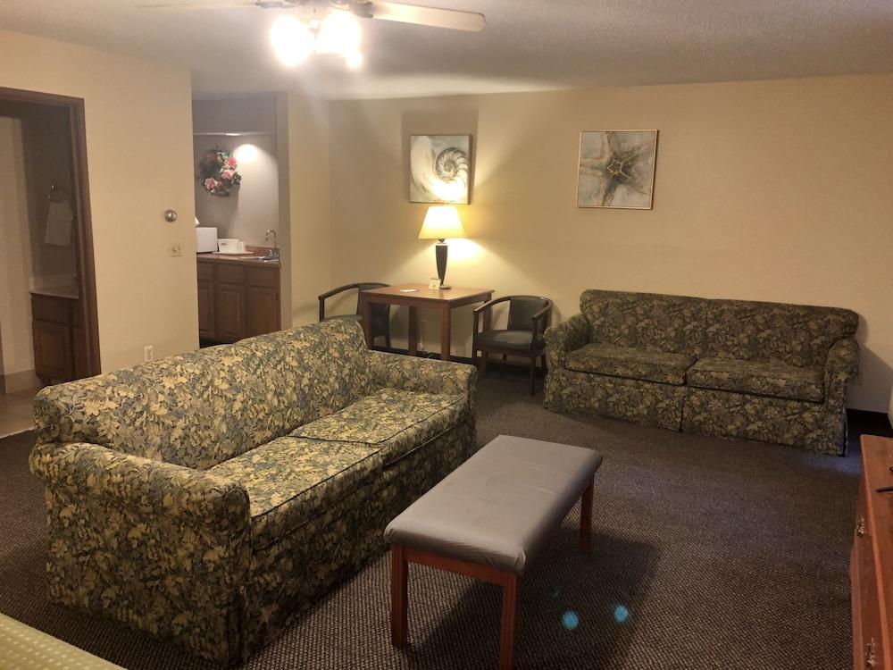 AmericInn by Wyndham Lake Mills photo 10