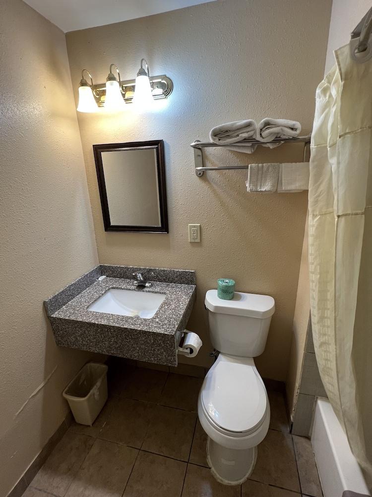 Country Inn-Giddings photo 11
