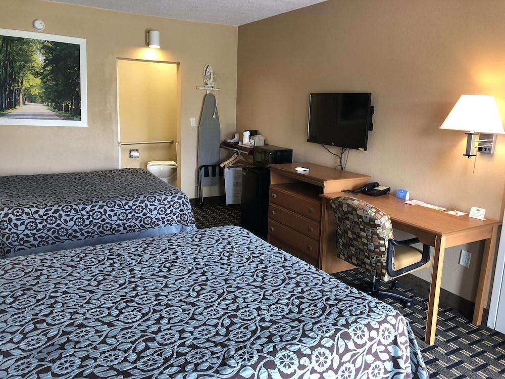Days Inn by Wyndham Columbus photo 40