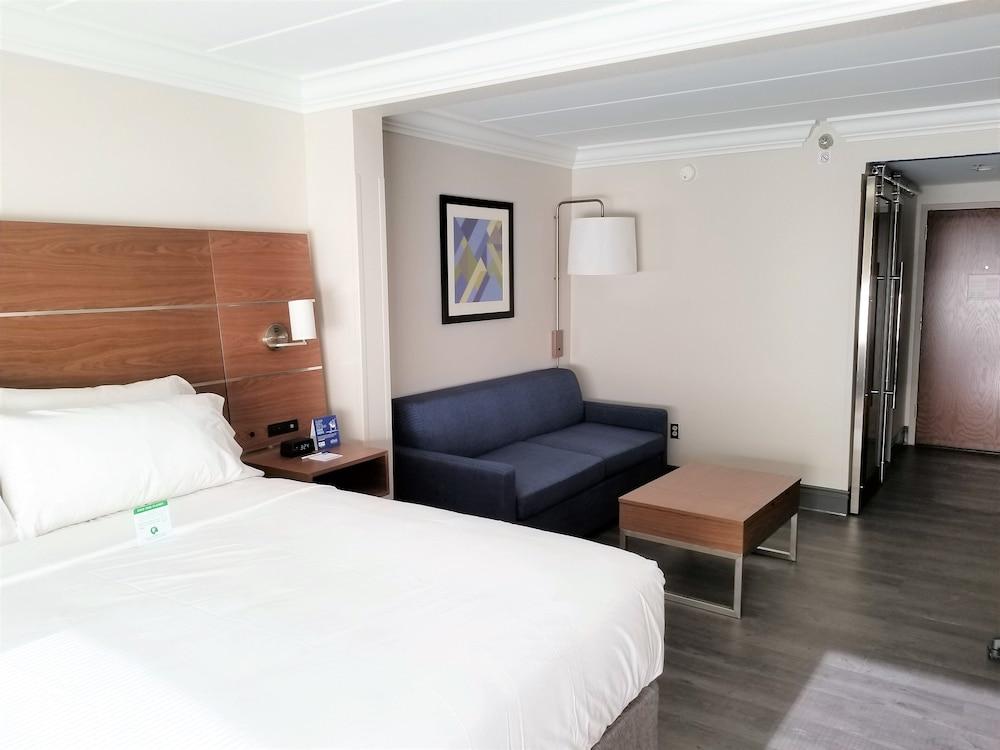 Holiday Inn Express Columbia NE - Fort Jackson by IHG photo 9