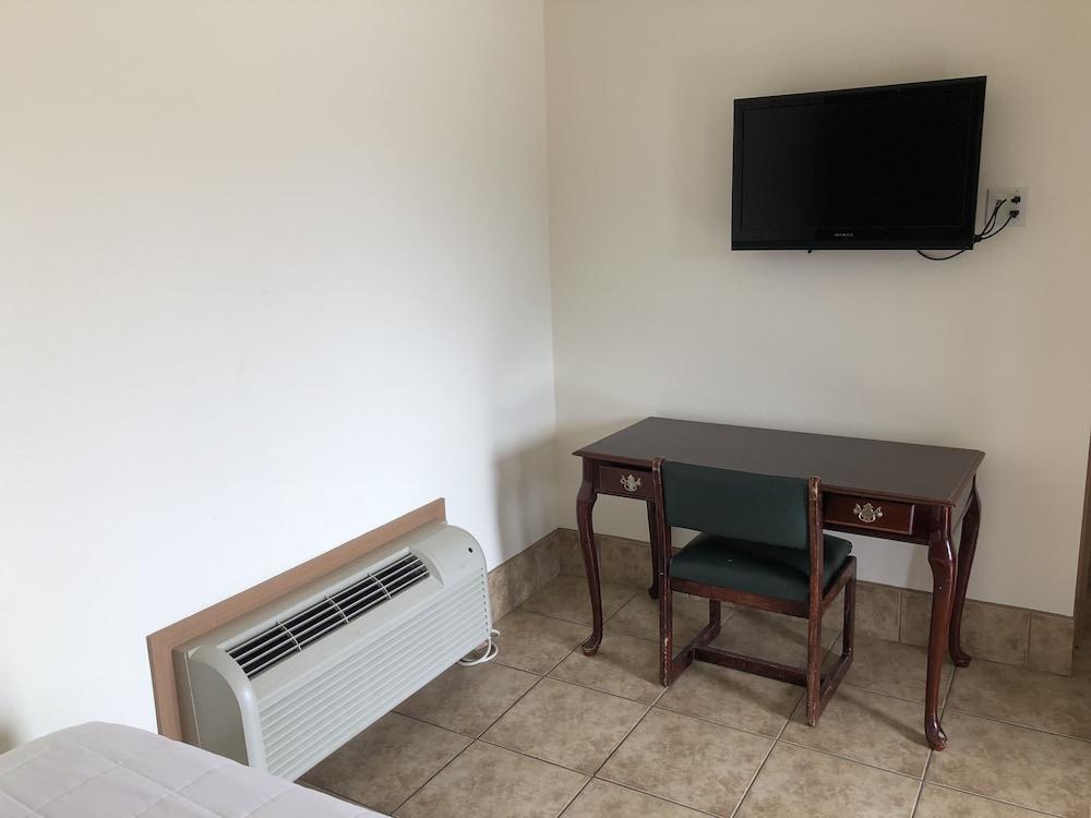 Topper Motel photo 23