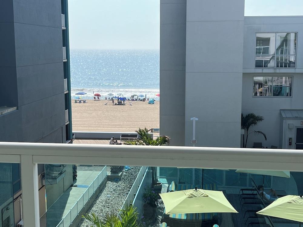 Miramar Condominiums photo 16