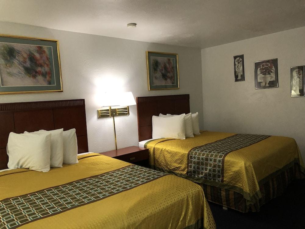 Best Budget Inn photo 35