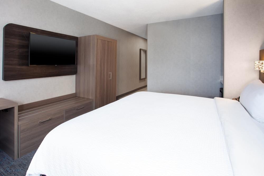 Holiday Inn Express Hotel & Suites Belleville by IHG photo 94