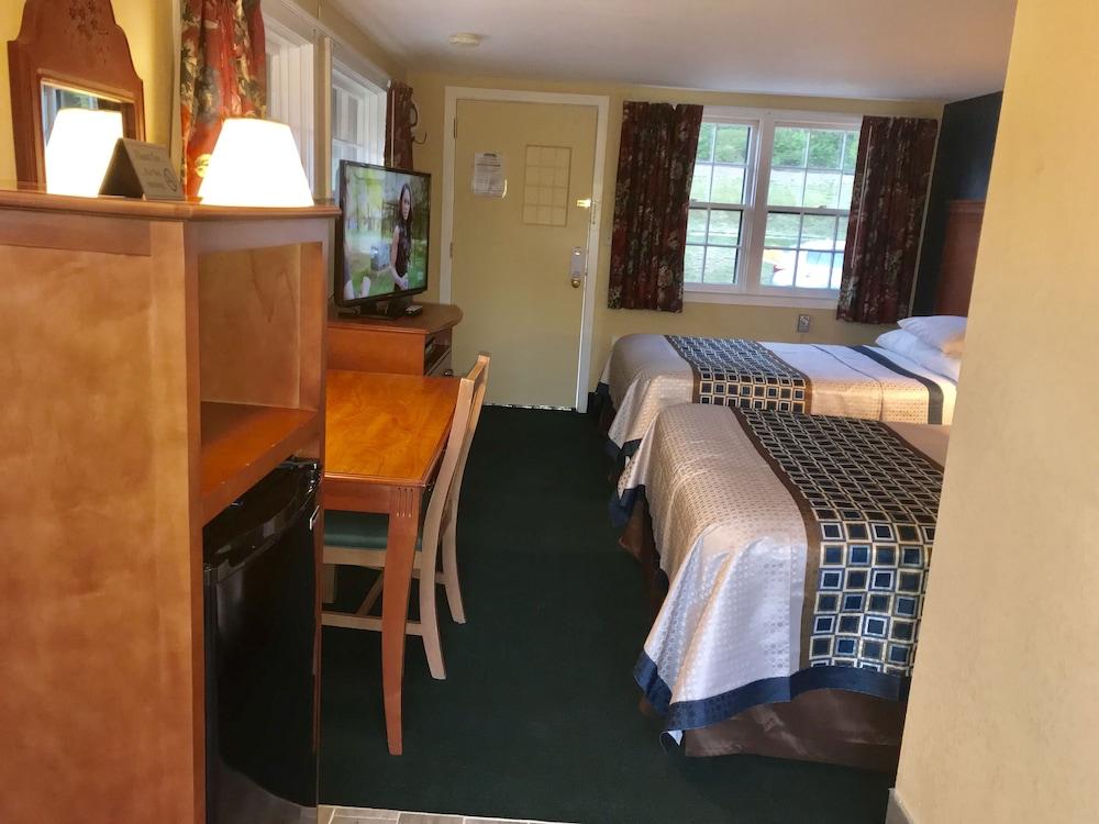 Swiss Chalets Village Inn photo 25