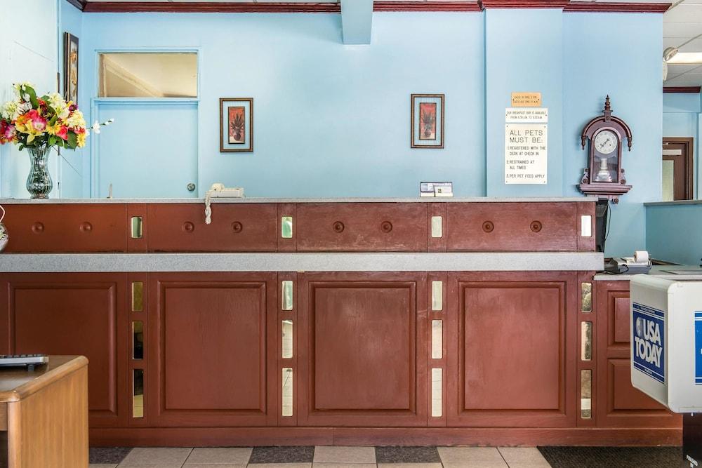 Rodeway Inn Brookville photo 2