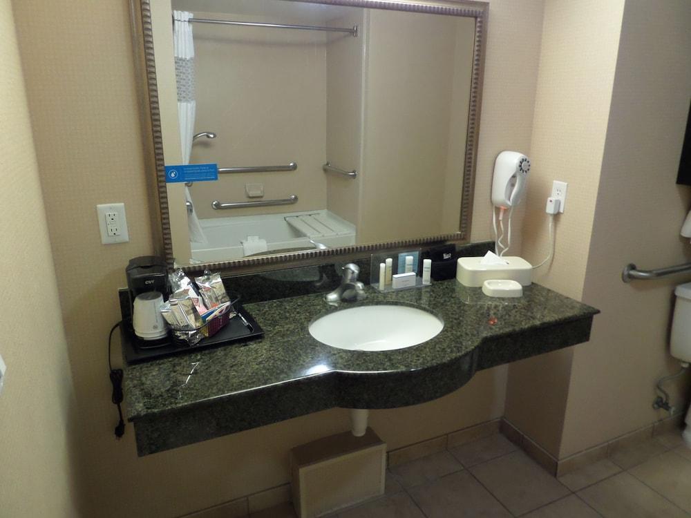 Hampton Inn & Suites Bakersfield/Hwy 58, CA photo 20