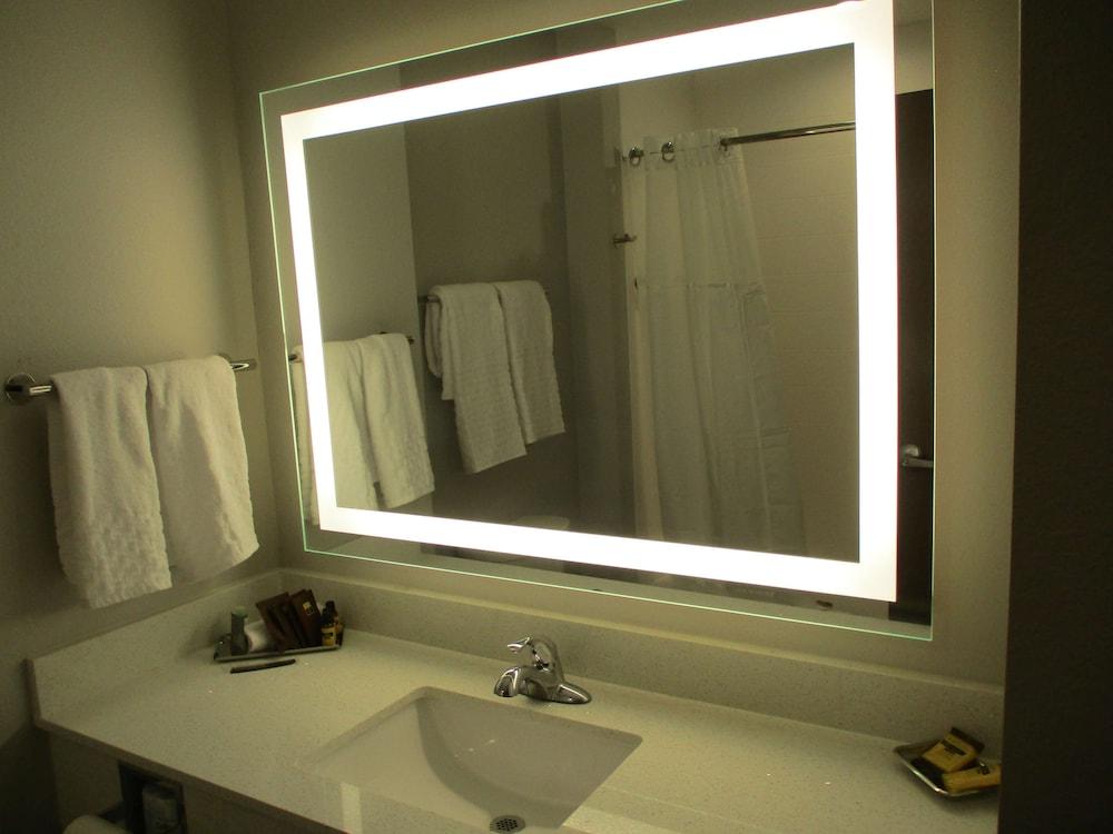 Merica Inn & Suites photo 15
