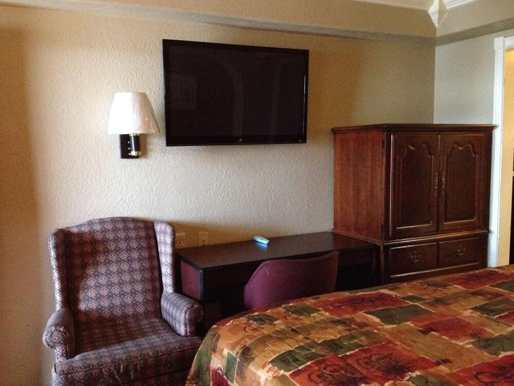 Economy Inn photo 11