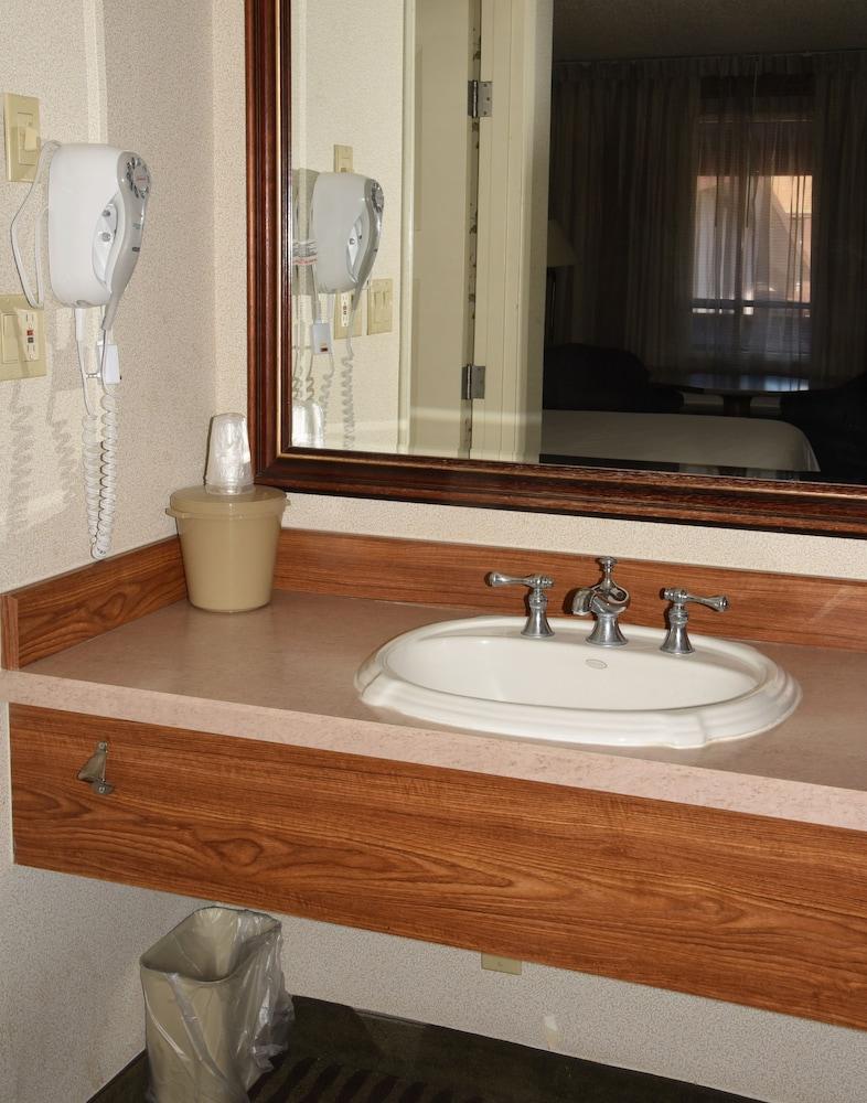 Thunderbird Motel photo 16