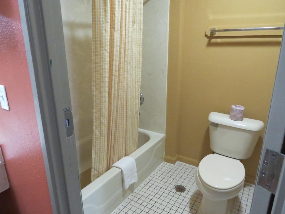 First Western Inn Caseyville photo 38