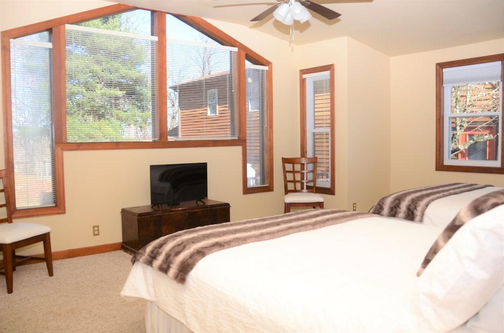 Bent Mountain Lodge photo 28