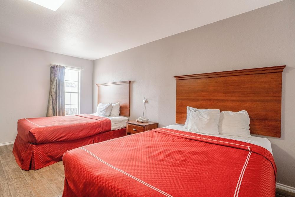 OYO Budget Inn Falfurrias Hwy 281 photo 11