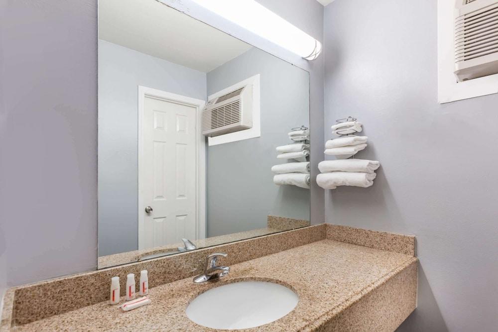 Days Inn by Wyndham Austin/University/Downtown photo 27