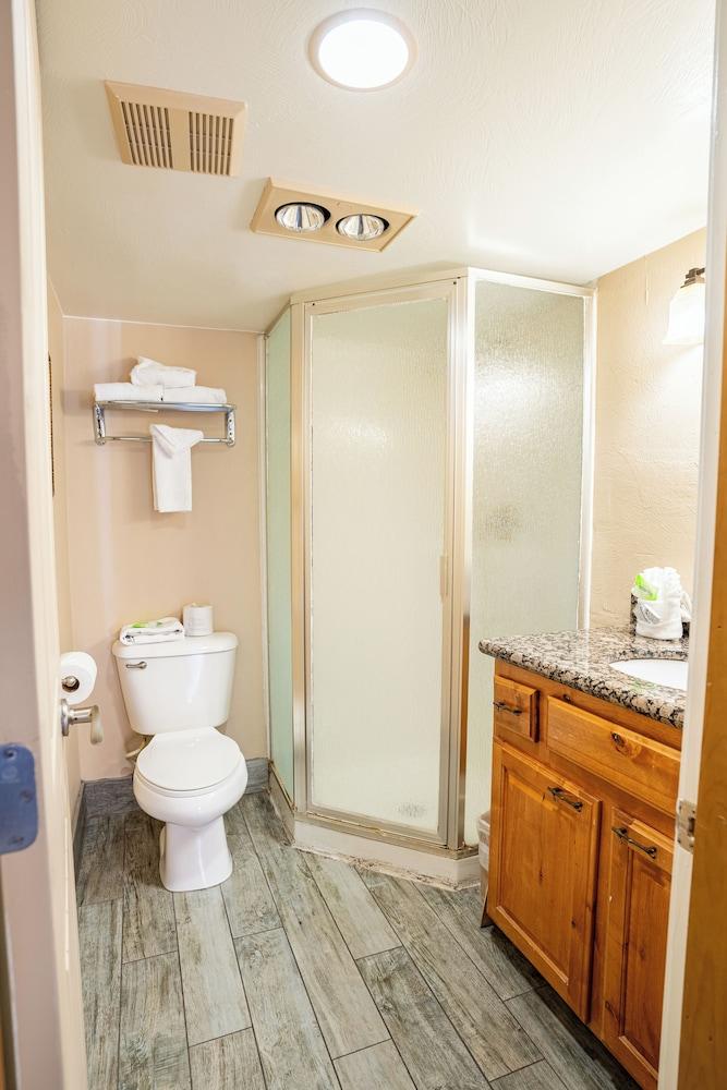 Petty Ranch Inn photo 84