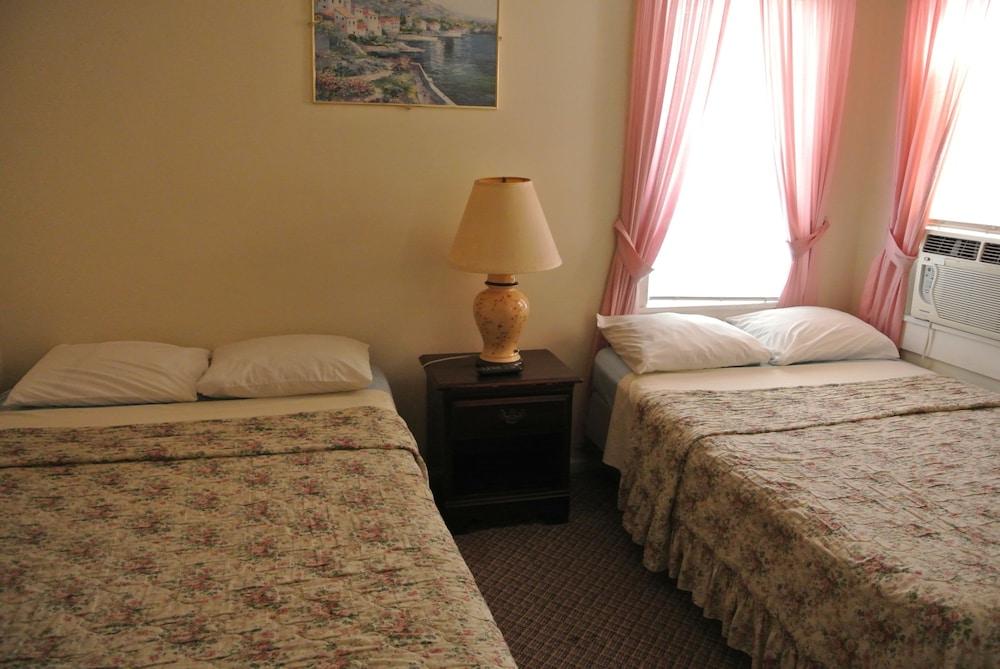 RoseWood Inn photo 37