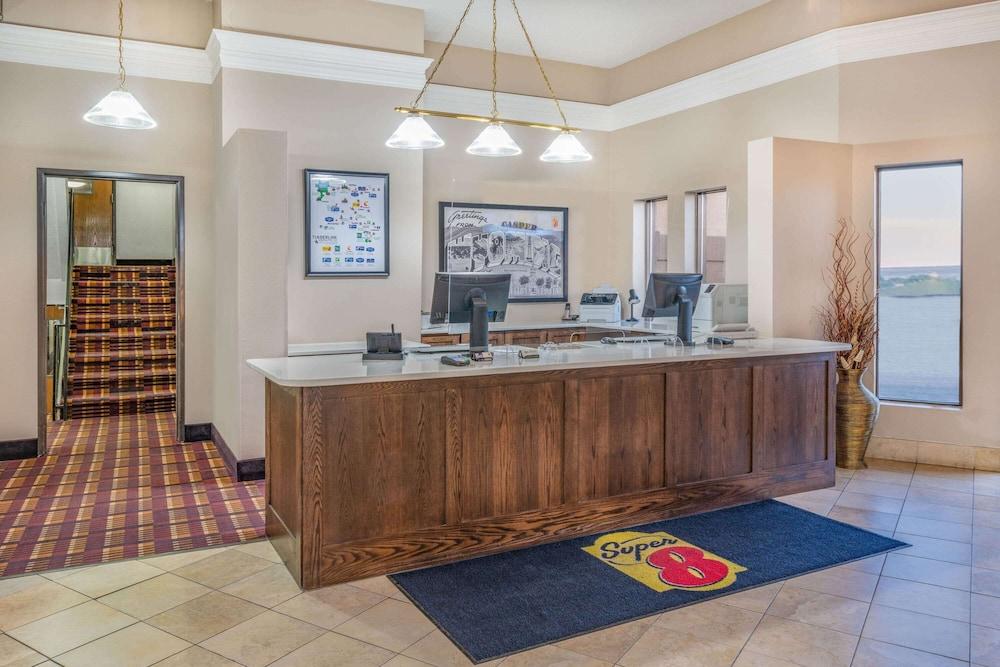 Super 8 by Wyndham Casper West by the River photo 2