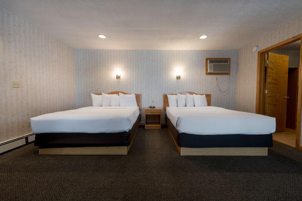 Adirondack Retreat Inn & Suites photo 4