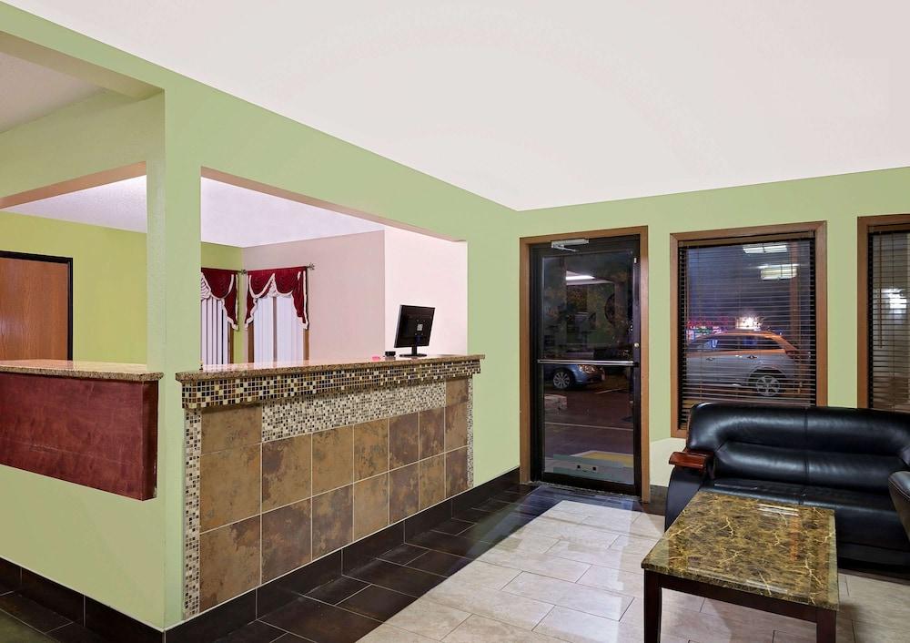 Super 8 by Wyndham Muncie/Ball St. College Area photo 4