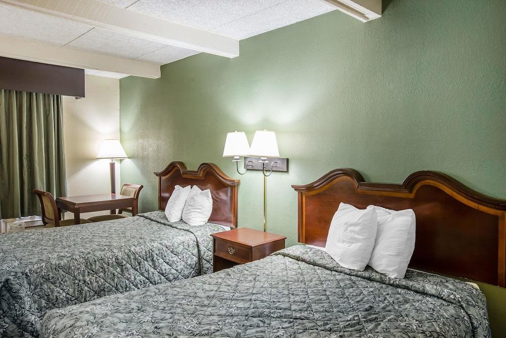 Rodeway Inn Laurens photo 9