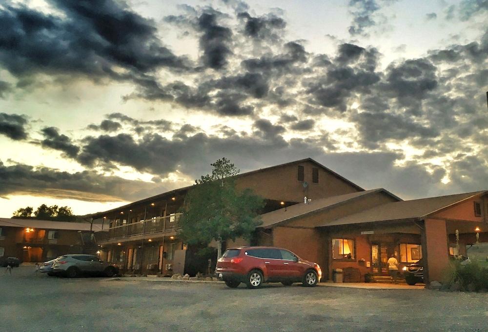 Red Ledges Inn photo 36