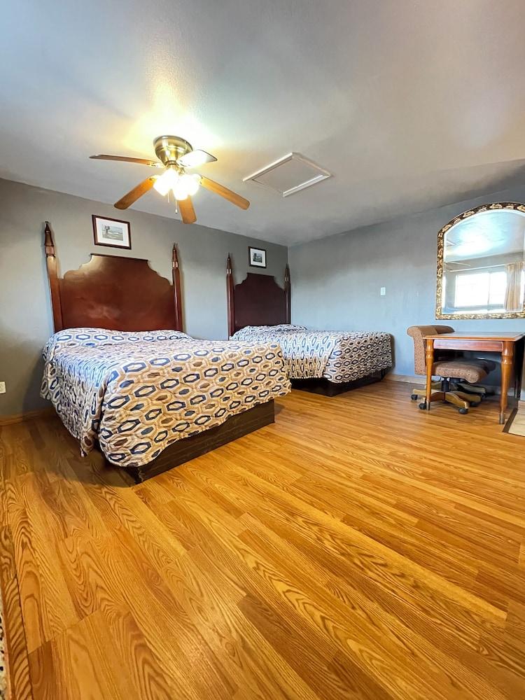 Westerner Motel photo 10