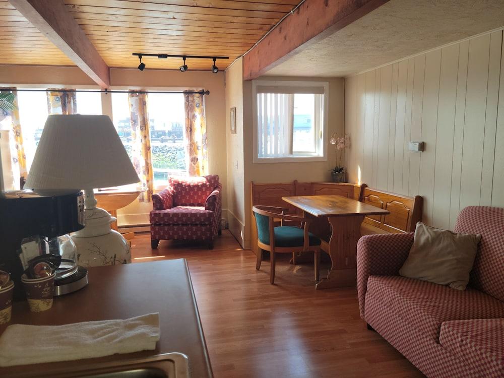 Islander Westport photo 33