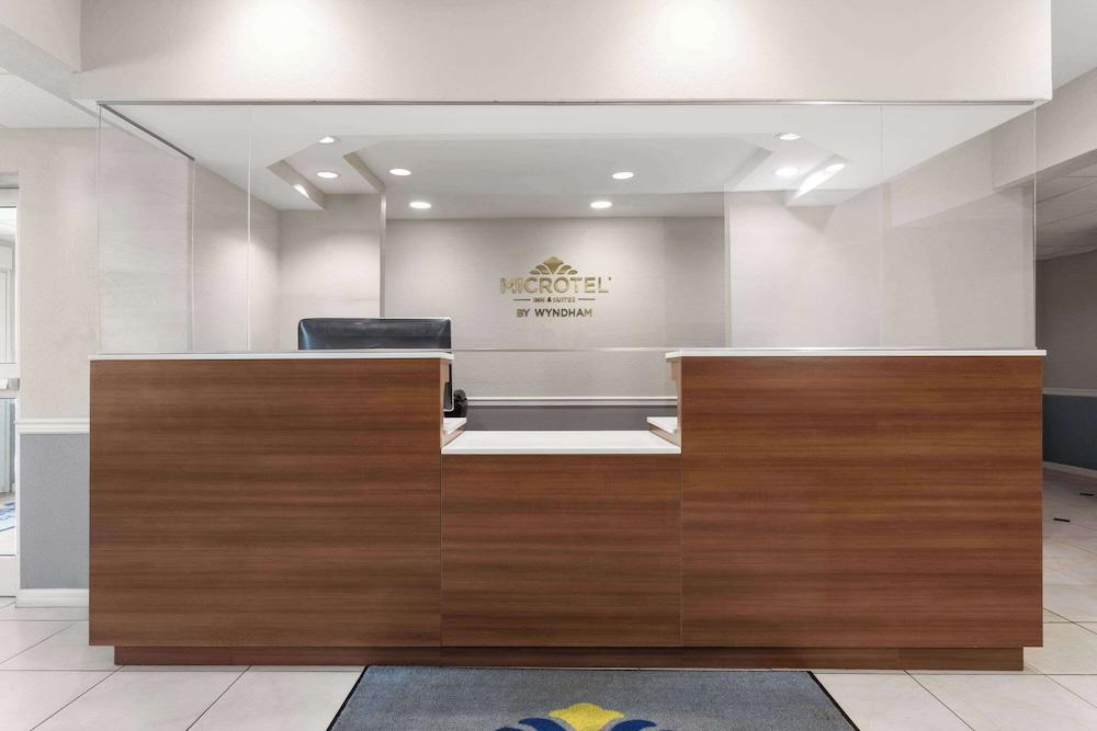 Microtel Inn & Suites by Wyndham Panama City photo 4