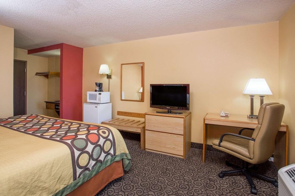Super 8 by Wyndham Appleton photo 17