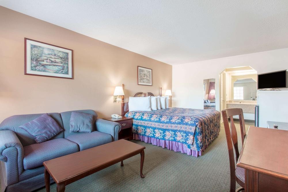Days Inn by Wyndham Picayune photo 3