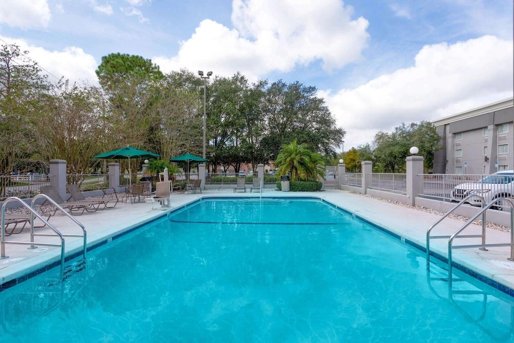 La Quinta Inn & Suites by Wyndham Jacksonville Mandarin photo 23