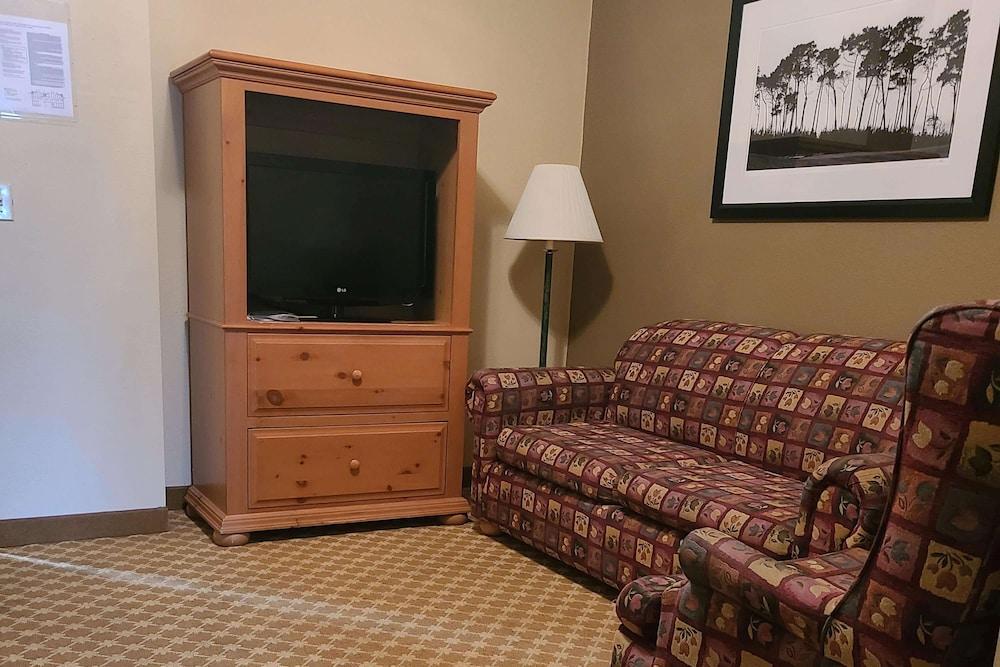 AmericInn by Wyndham Galesburg photo 8
