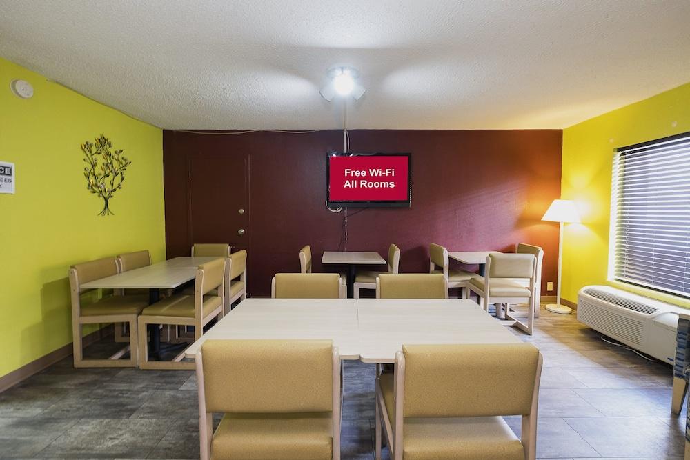 Red Roof Inn Walterboro photo 26