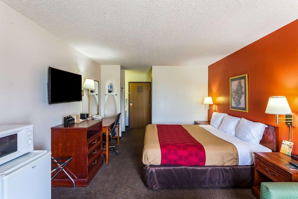 Econo Lodge Lincoln photo 19