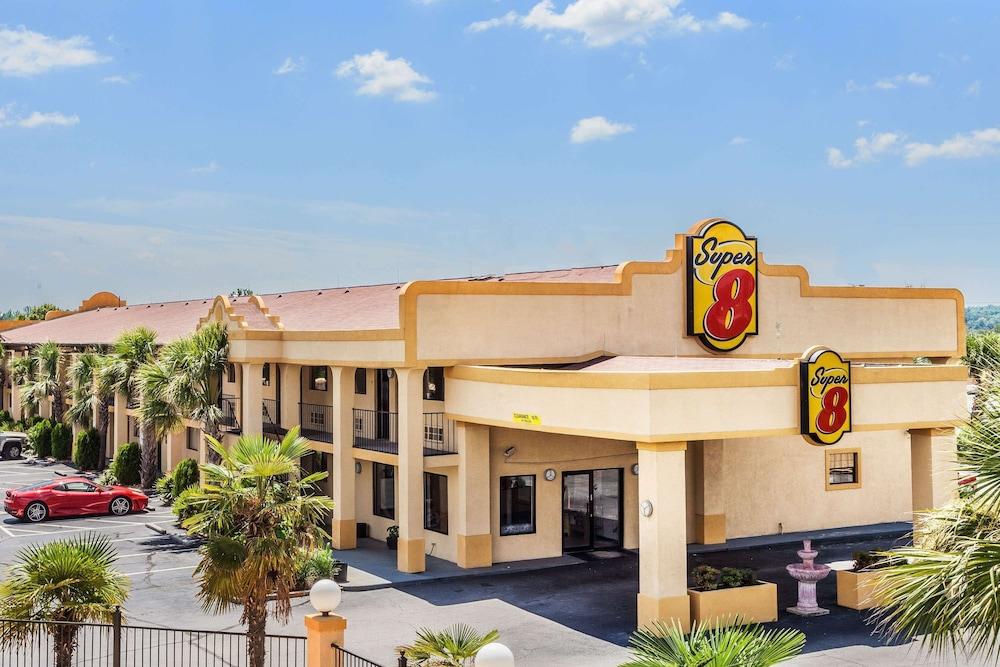 Super 8 by Wyndham Stockbridge photo 1