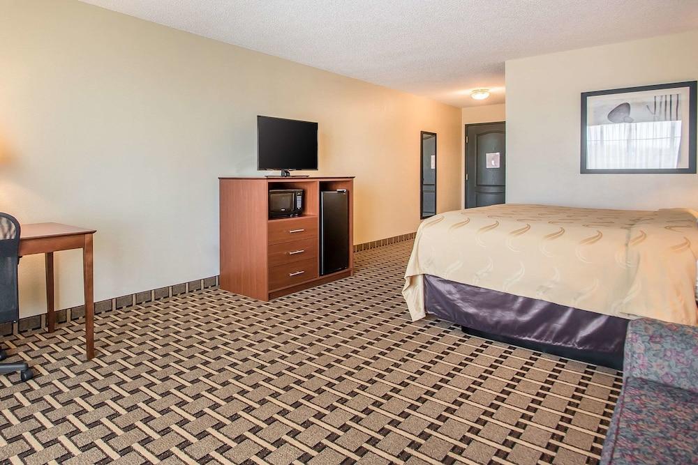 Quality Inn & Suites East Troy I-43 photo 17