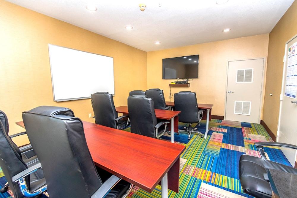Econo Lodge Inn & Suites East photo 66