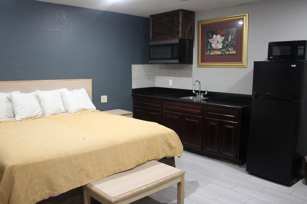 Village Inn Cotulla photo 18