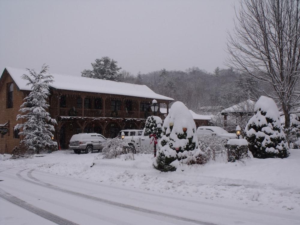 Hemlock Inn photo 21