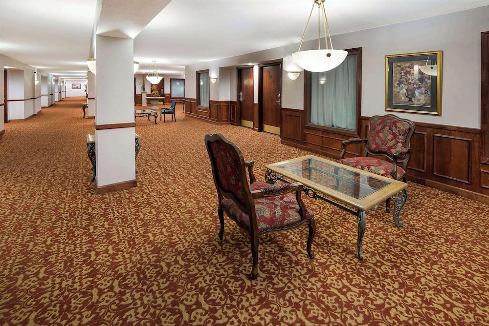 Quality inn & Suites Cincinnati I-275 photo 25