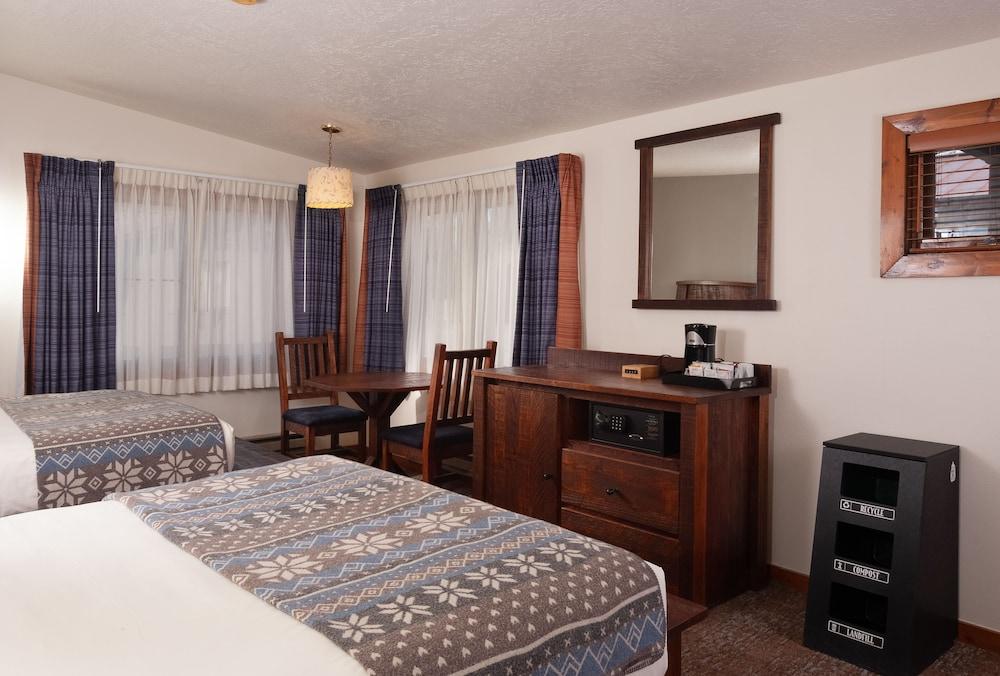 Old Faithful Snow Lodge & Cabins - Inside the Park photo 13