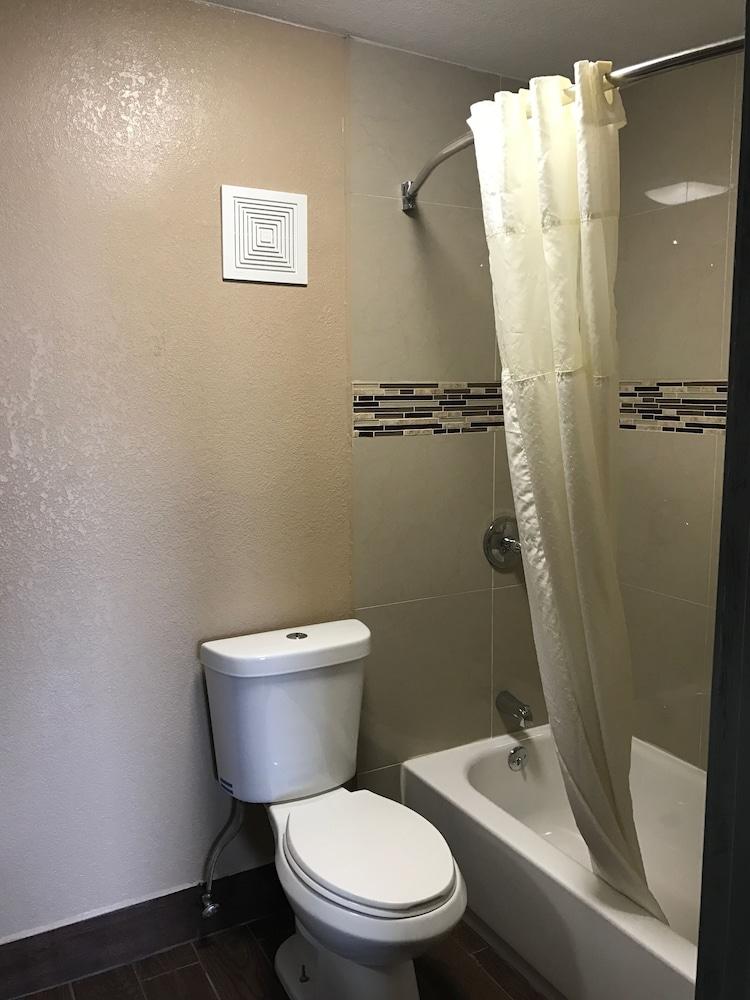 Economy inn photo 8