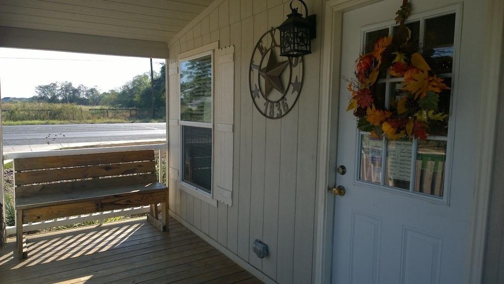 Shale Lodge Pleasanton photo 18