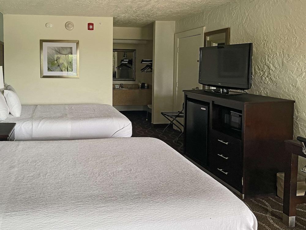 Quality Inn Clinton North photo 9