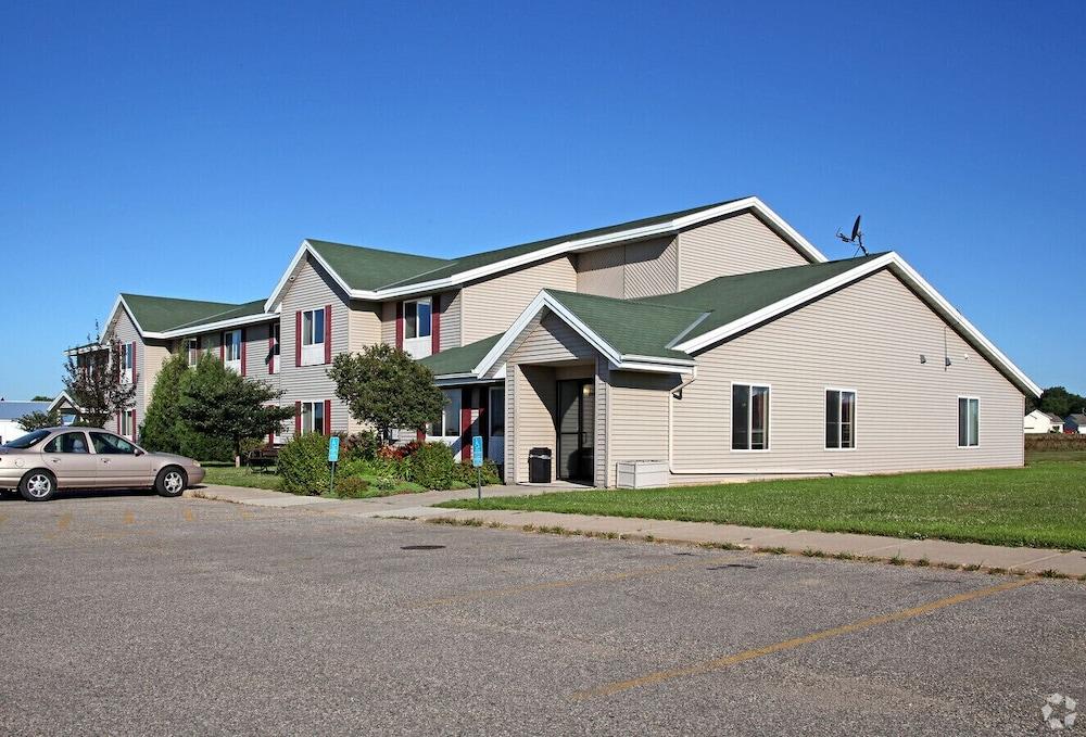 Travelers Lodge & Suites photo 11