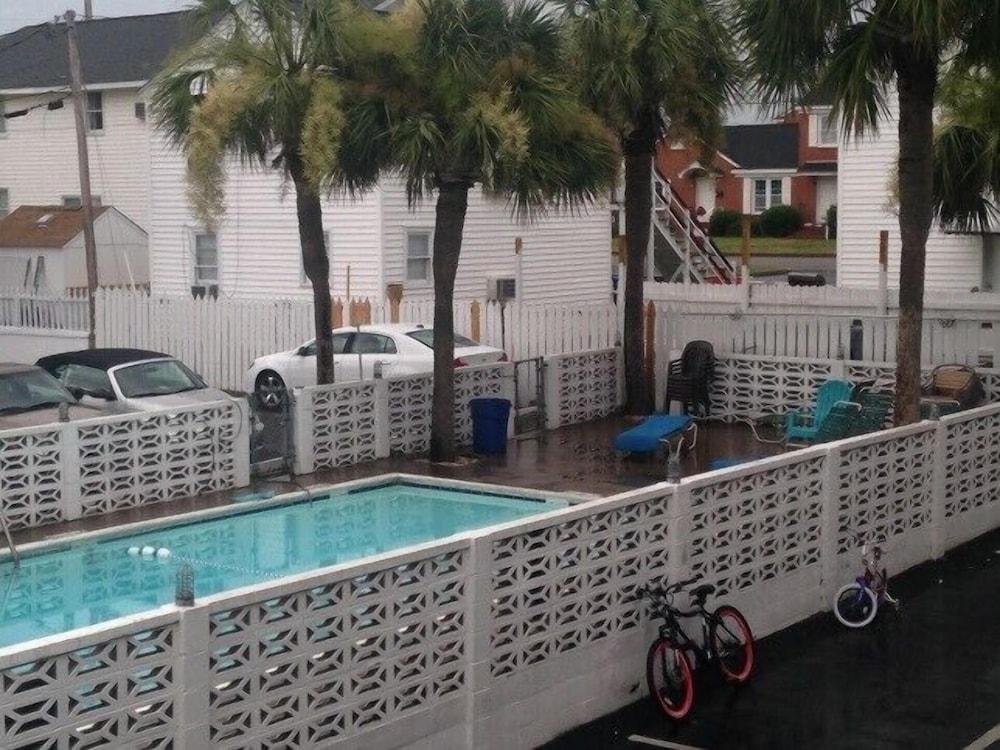 Oasis Motel photo 9