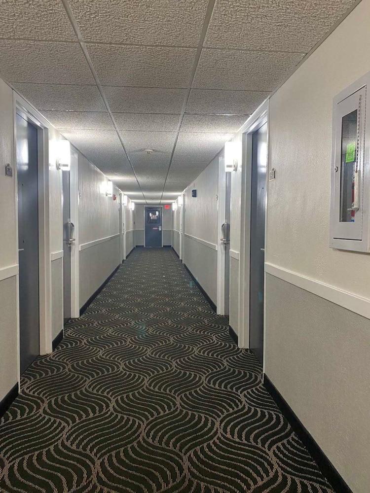 Quality Inn Huron photo 27
