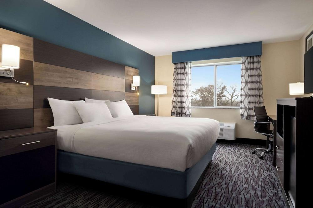 AmericInn by Wyndham Dodgeville photo 6
