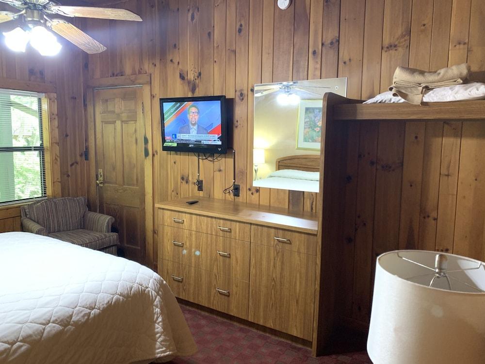 Carr's Northside Motel and Cottages photo 12
