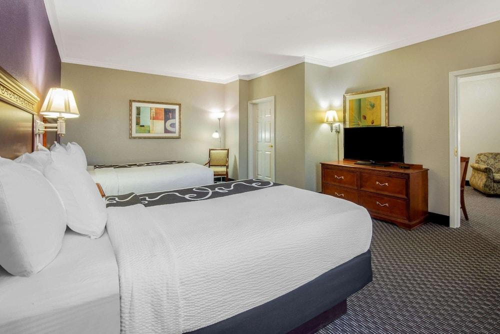 La Quinta Inn & Suites by Wyndham Gainesville photo 10